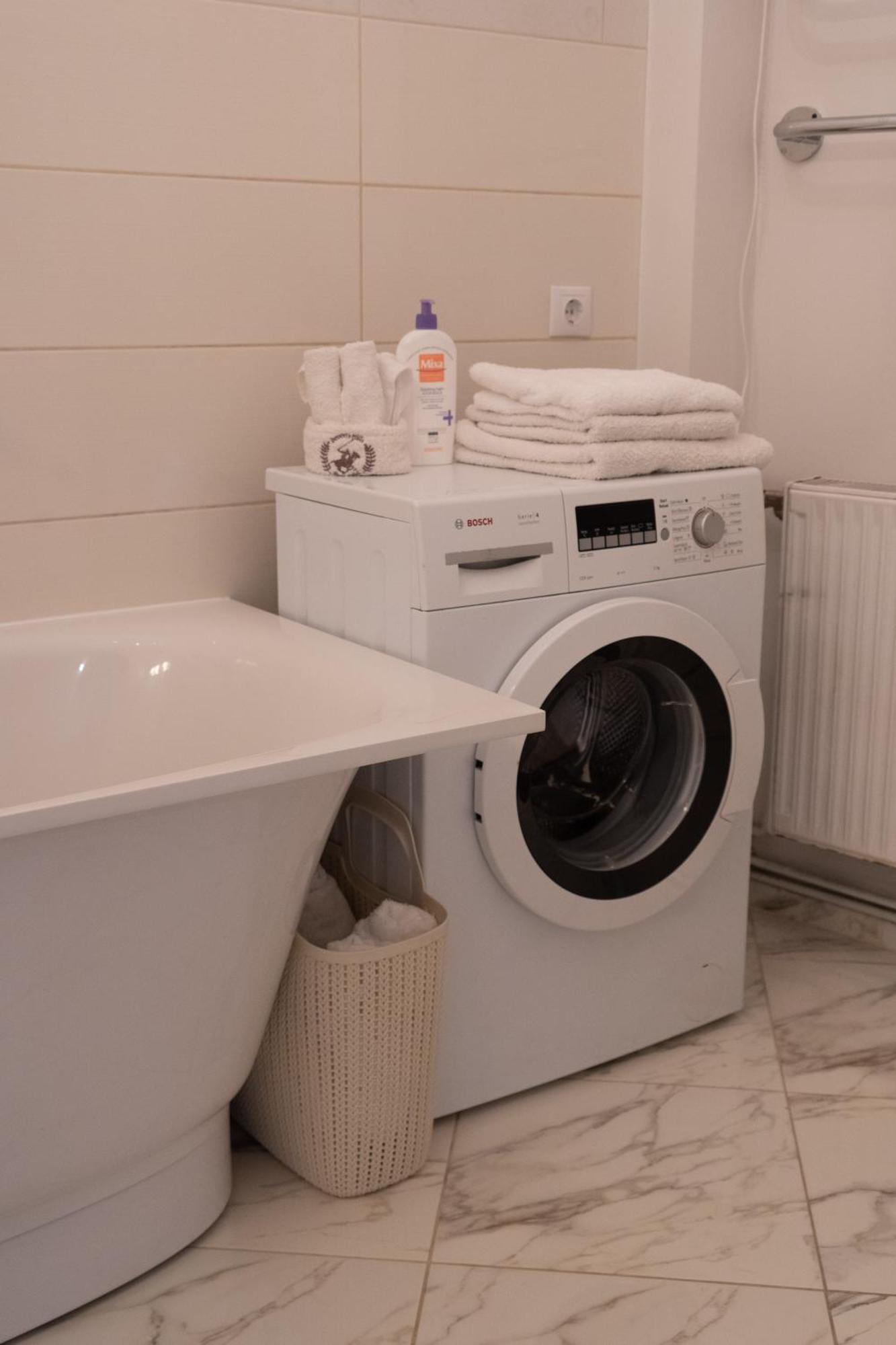 Elegant Apartment In Historical Centre & Free Locked Parking Riga Exteriör bild