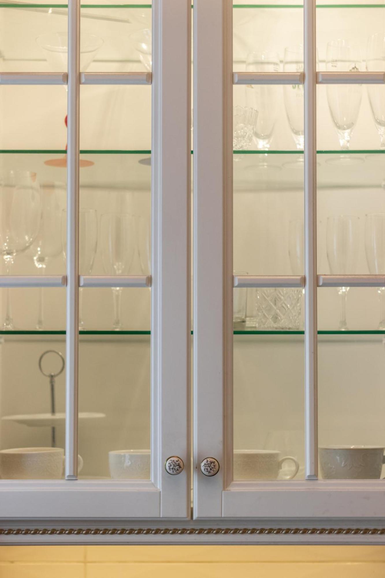 Elegant Apartment In Historical Centre & Free Locked Parking Riga Exteriör bild