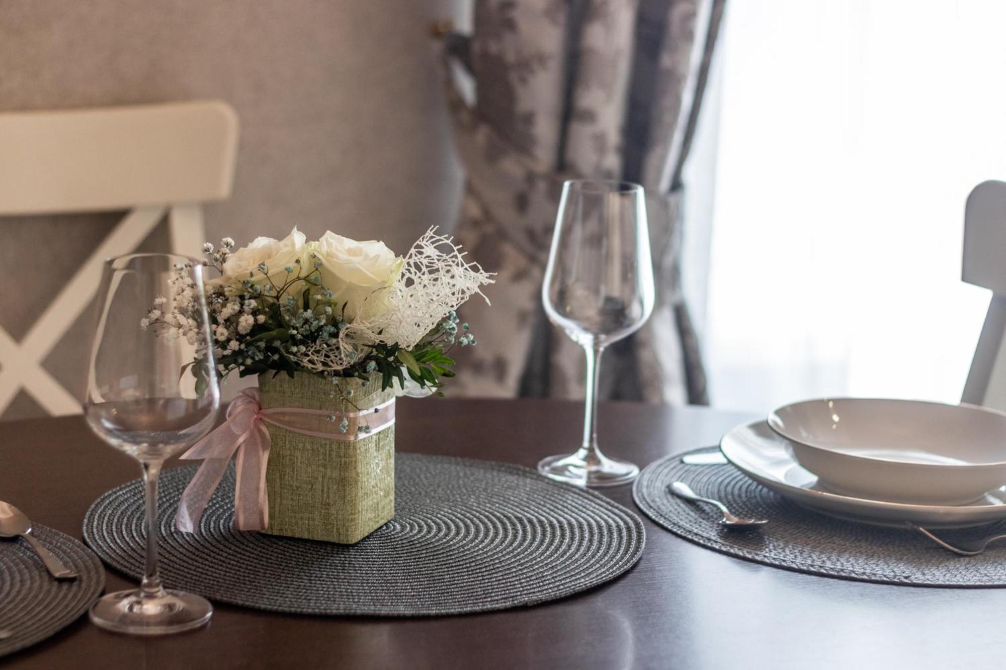 Elegant Apartment In Historical Centre & Free Locked Parking Riga Exteriör bild