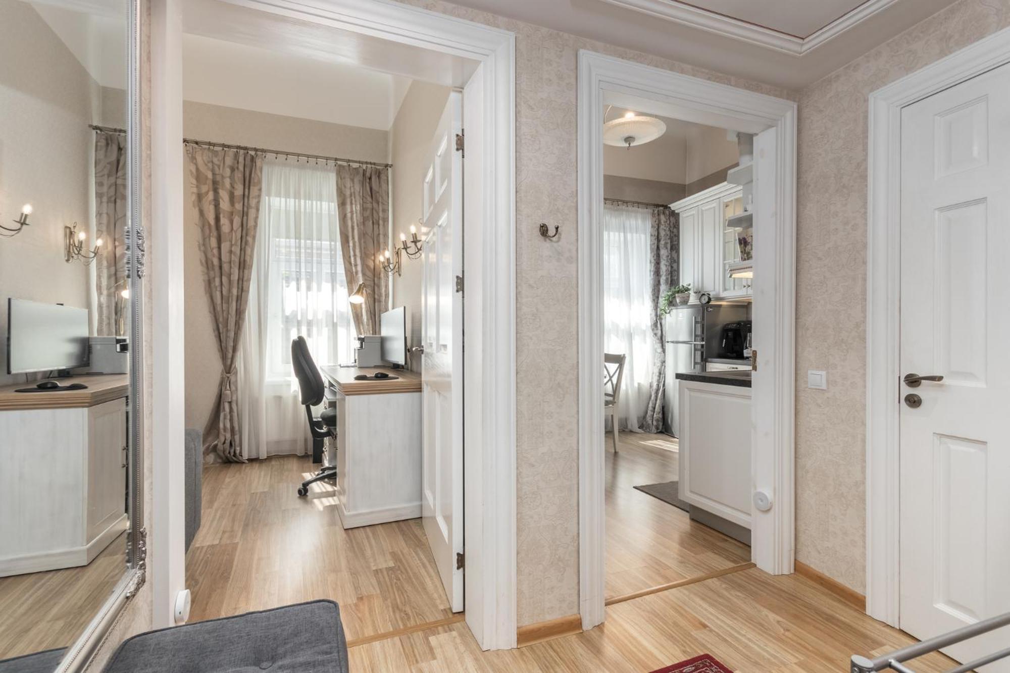 Elegant Apartment In Historical Centre & Free Locked Parking Riga Exteriör bild