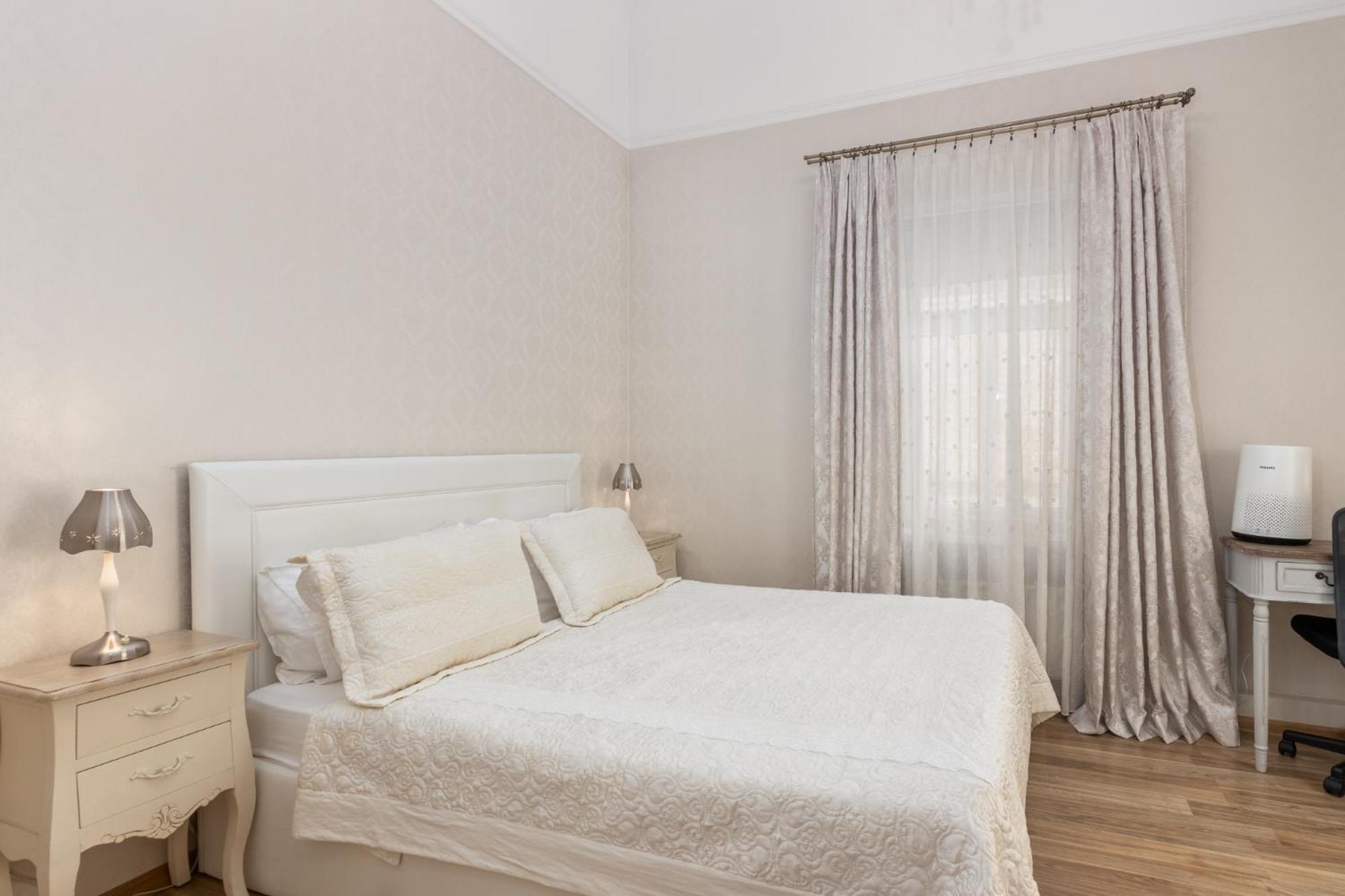 Elegant Apartment In Historical Centre & Free Locked Parking Riga Exteriör bild