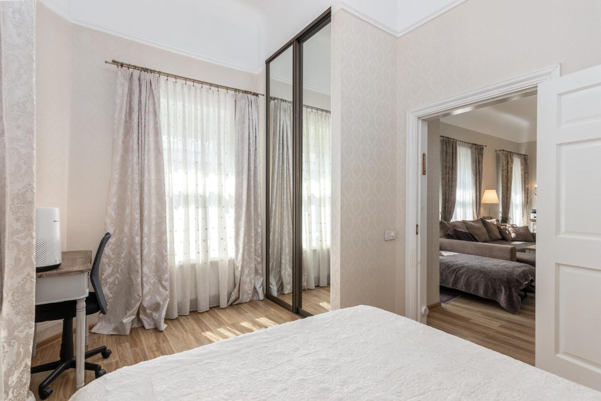 Elegant Apartment In Historical Centre & Free Locked Parking Riga Exteriör bild
