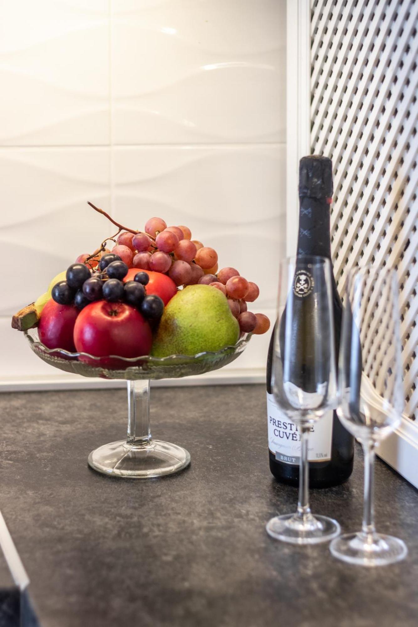Elegant Apartment In Historical Centre & Free Locked Parking Riga Exteriör bild