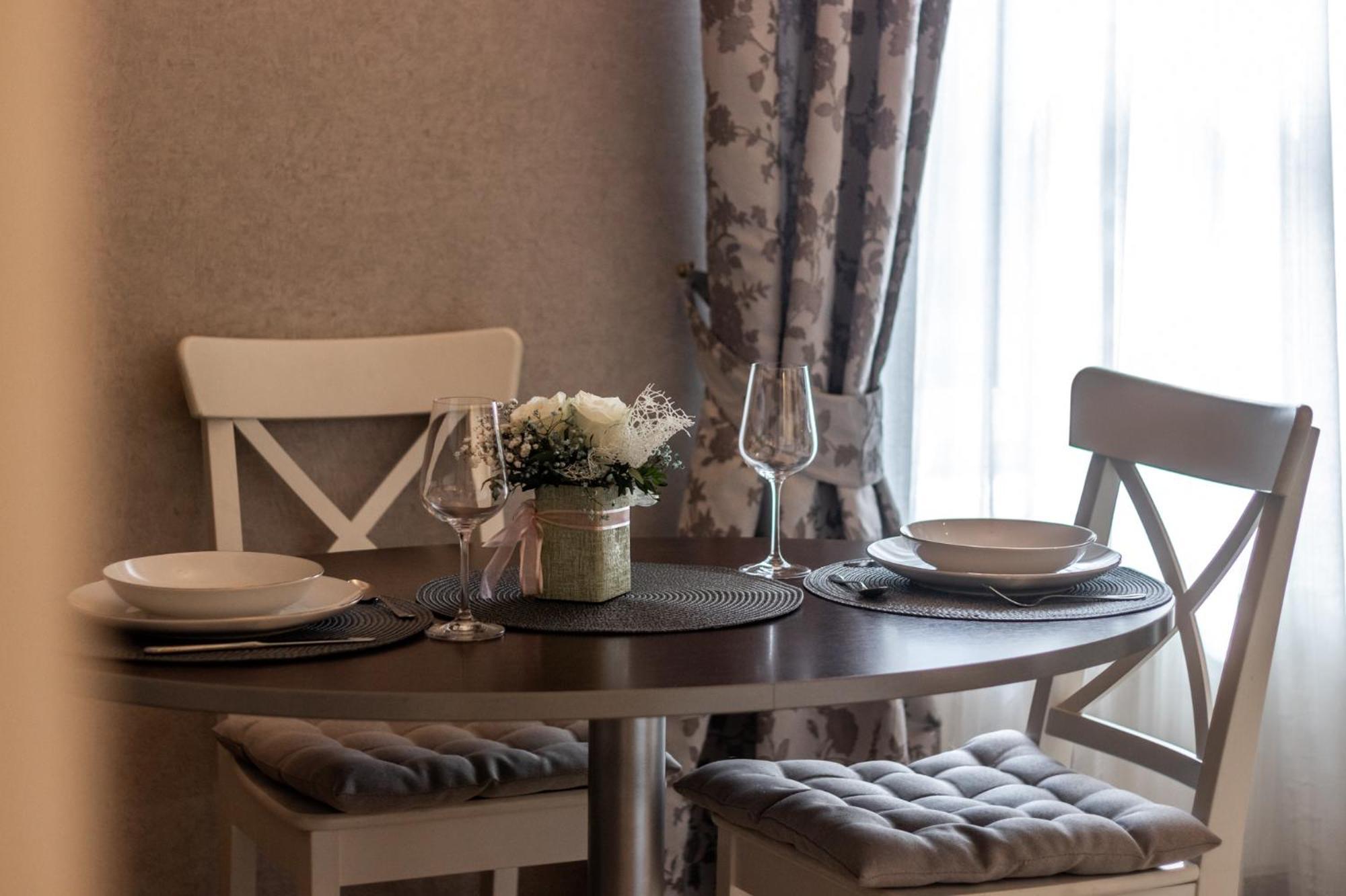 Elegant Apartment In Historical Centre & Free Locked Parking Riga Exteriör bild